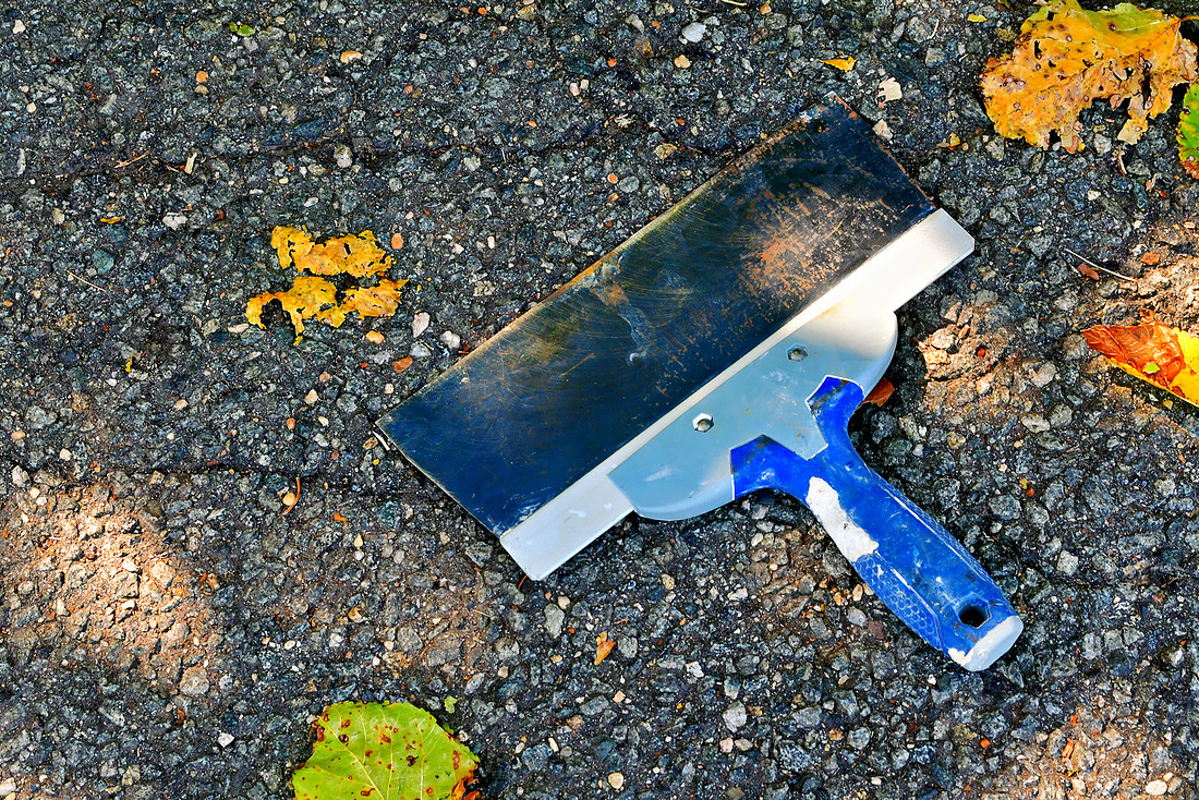 Taping Knife