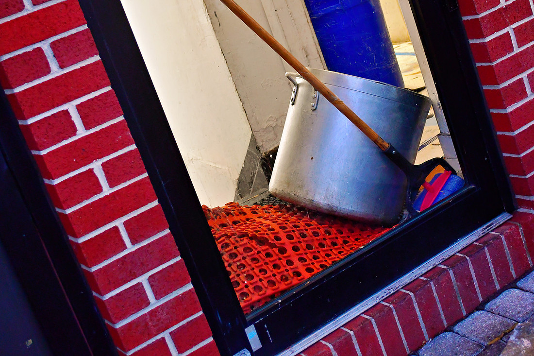 Door Pot