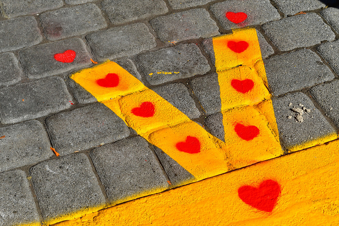 Curb Hearts