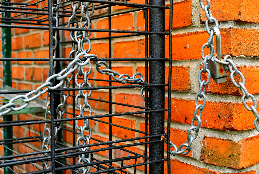 Chained Shelves