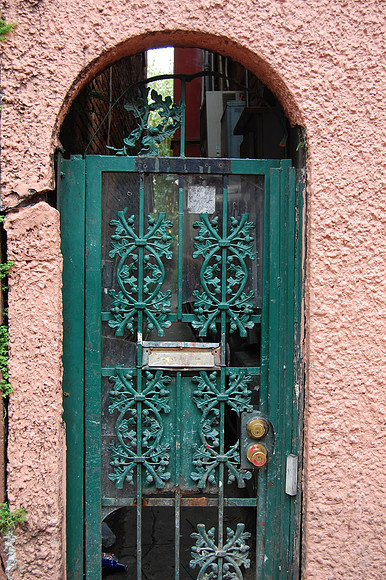 Gate