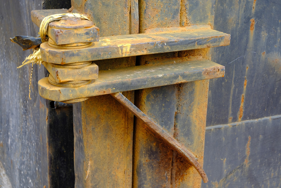 Rusty Hinge
