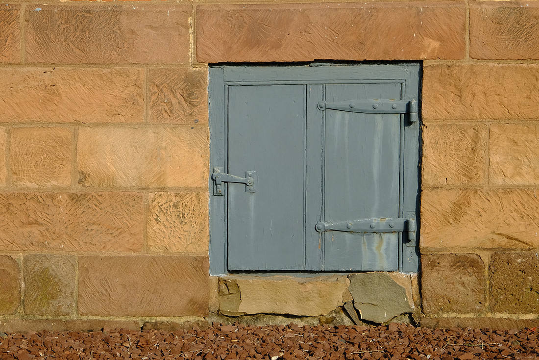 Dey Door