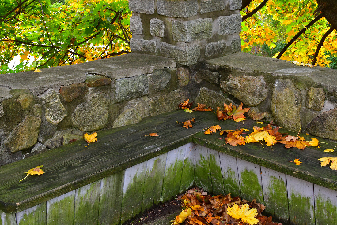 Corner Bench