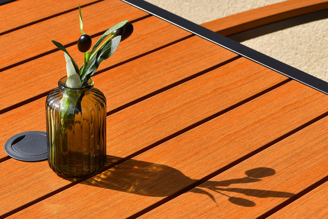 Vase Shadow